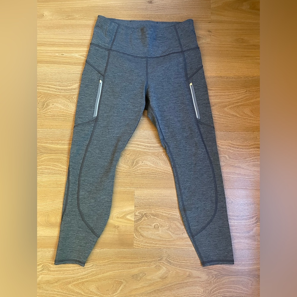 Athleta Women’s Ranier heathered tight. Medium petite